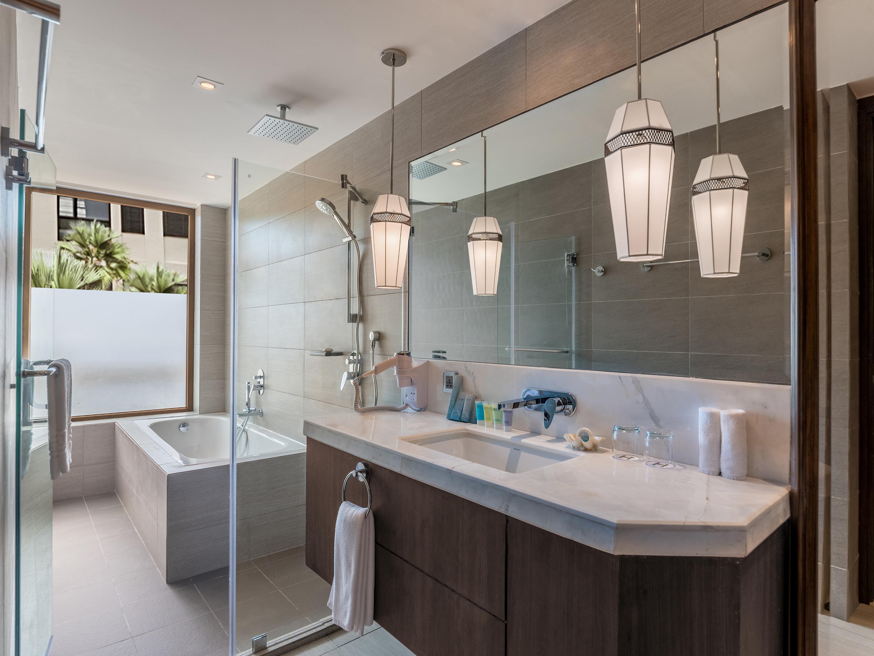 Henann Prime Beach Resort Balabag  Εξωτερικό φωτογραφία Bathroom