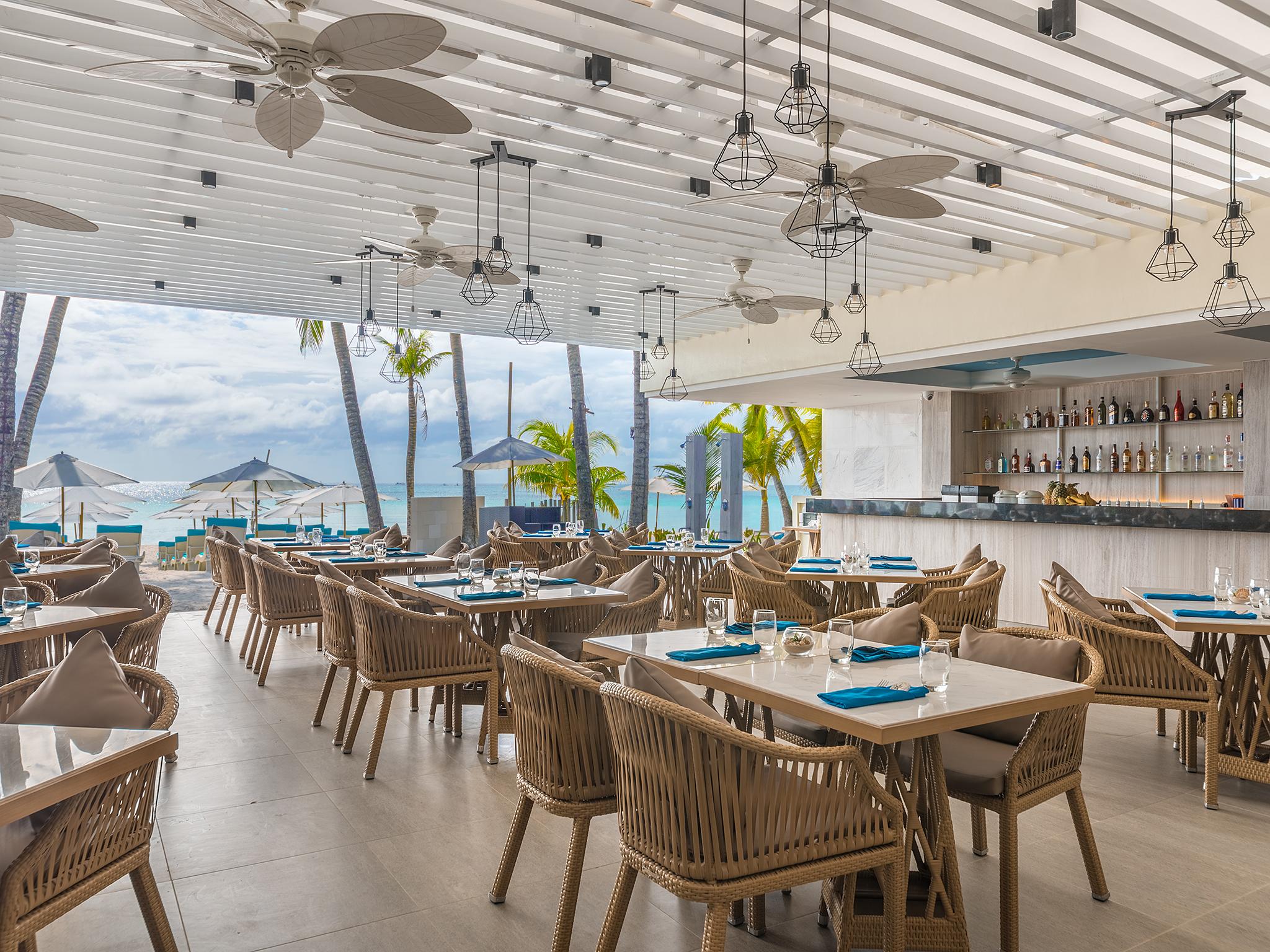 Henann Prime Beach Resort Balabag  Εξωτερικό φωτογραφία The Beach Club